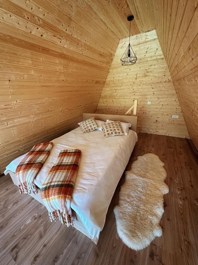 Hotel The Frog Glamping Horezu Esterno foto
