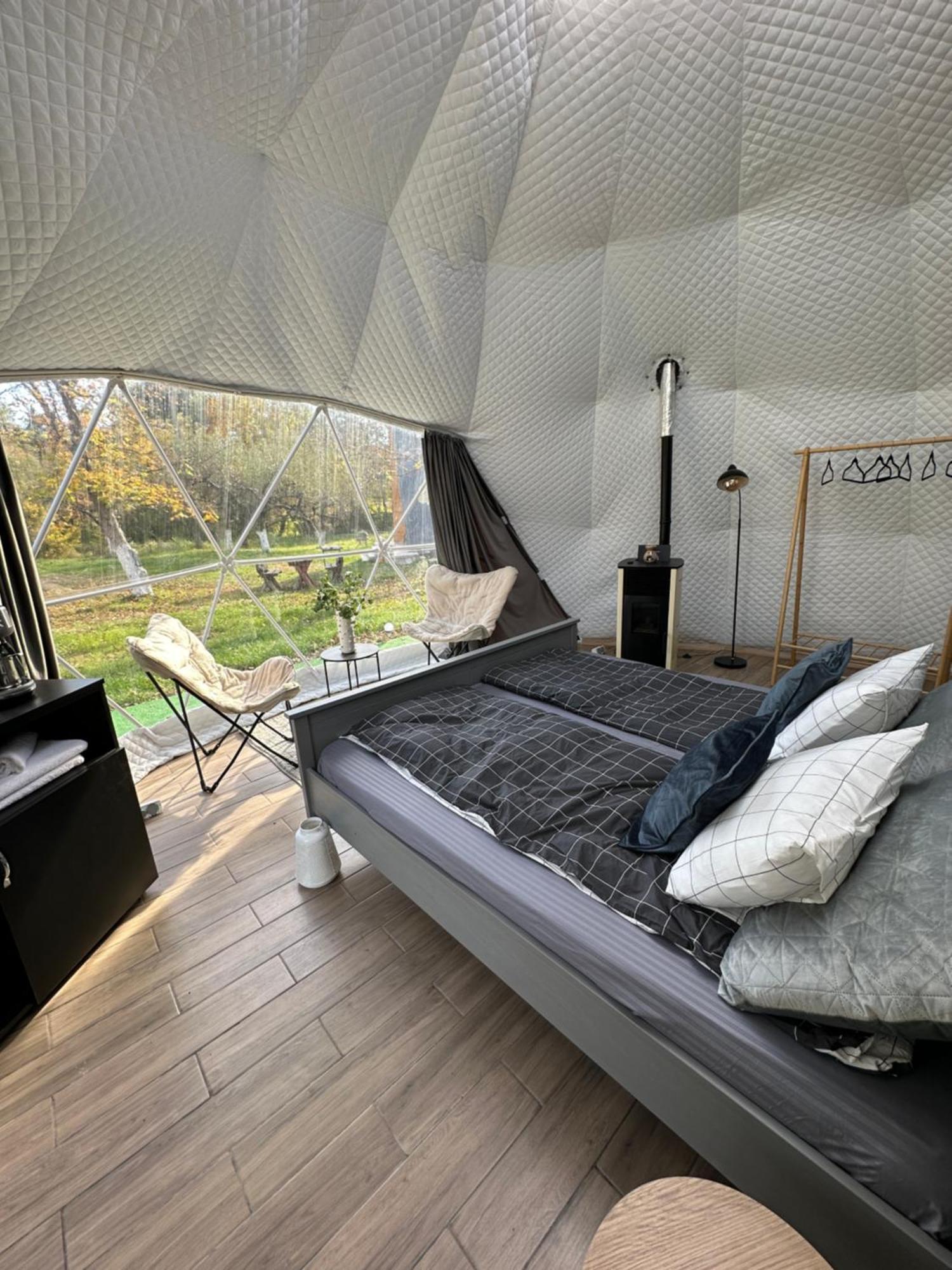 Hotel The Frog Glamping Horezu Esterno foto