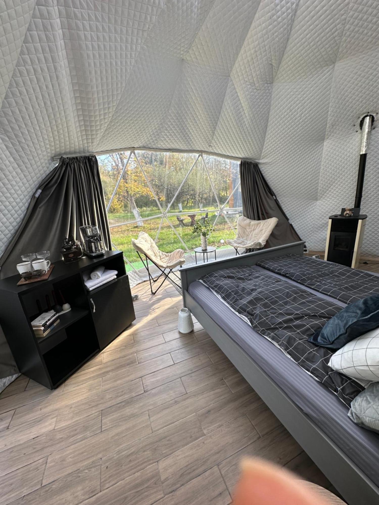 Hotel The Frog Glamping Horezu Esterno foto