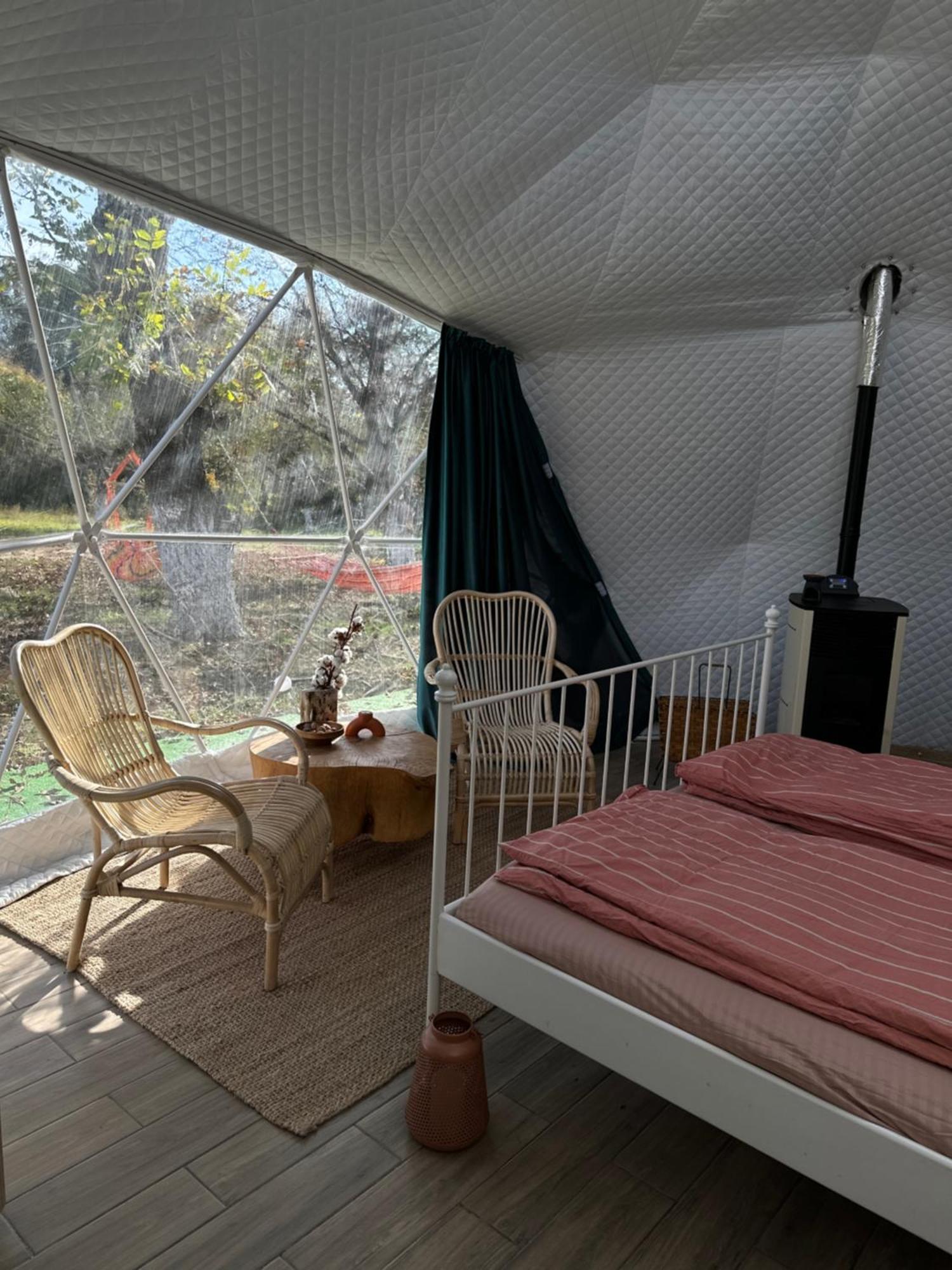 Hotel The Frog Glamping Horezu Esterno foto