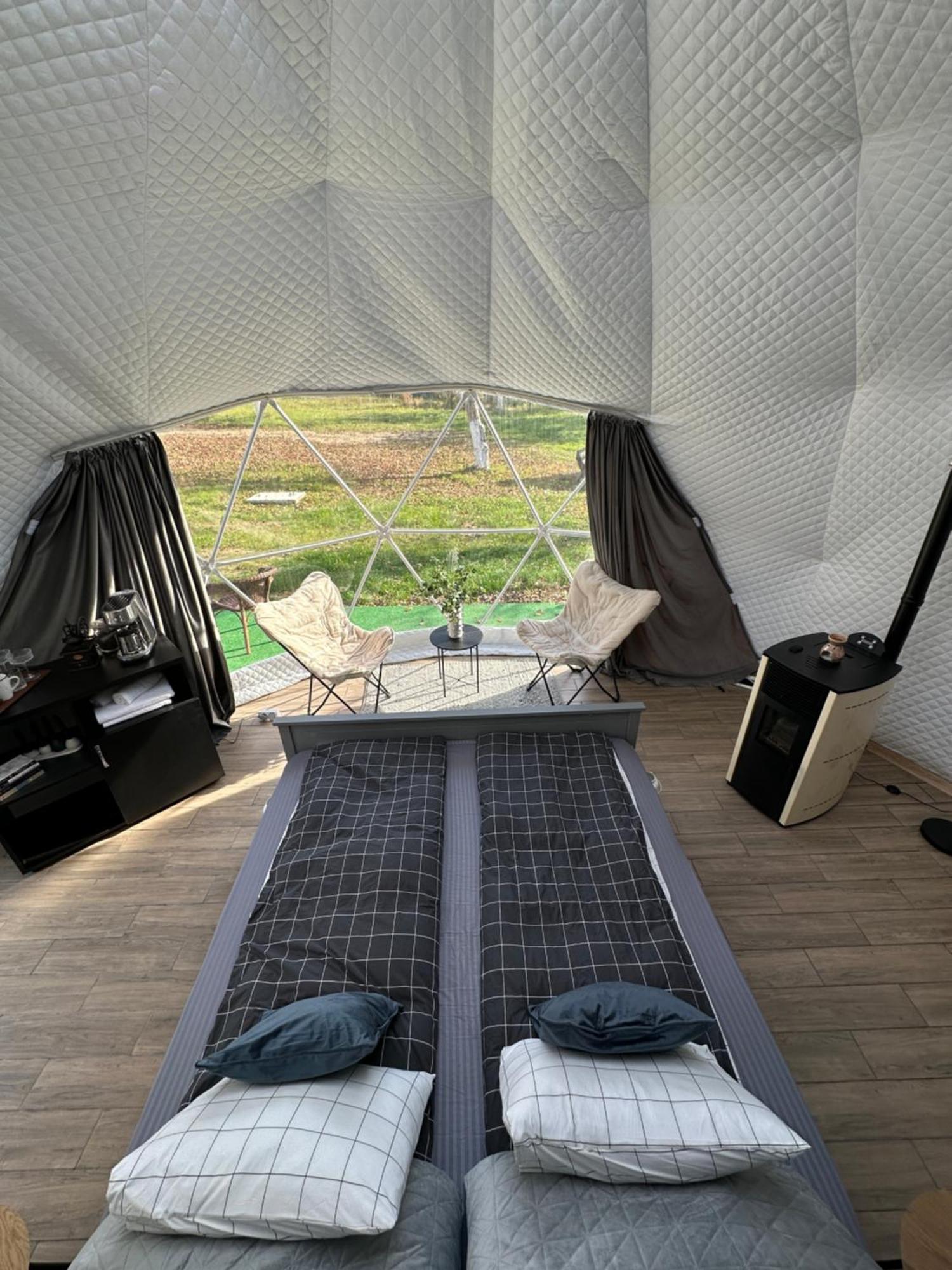 Hotel The Frog Glamping Horezu Esterno foto