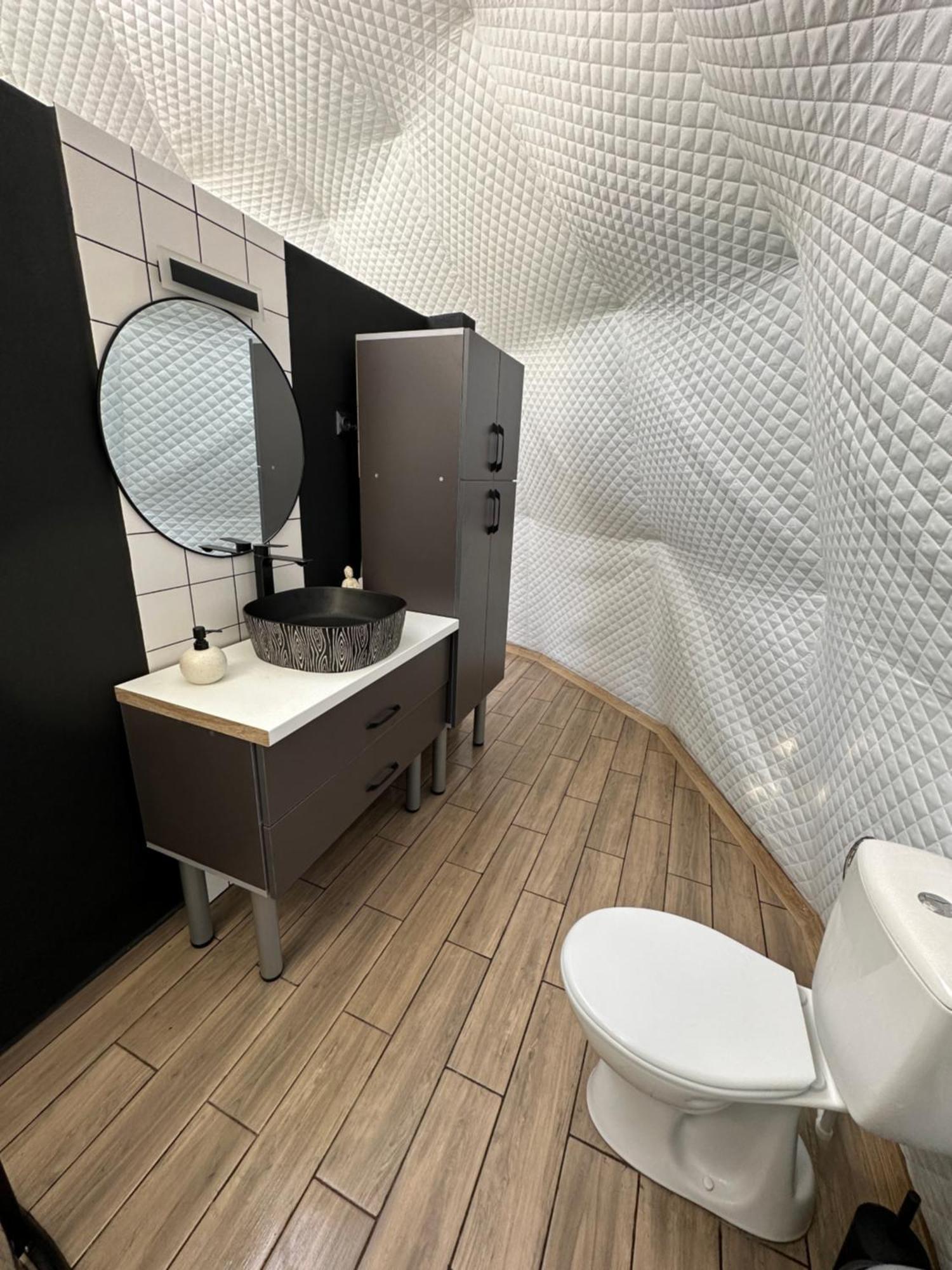 Hotel The Frog Glamping Horezu Esterno foto