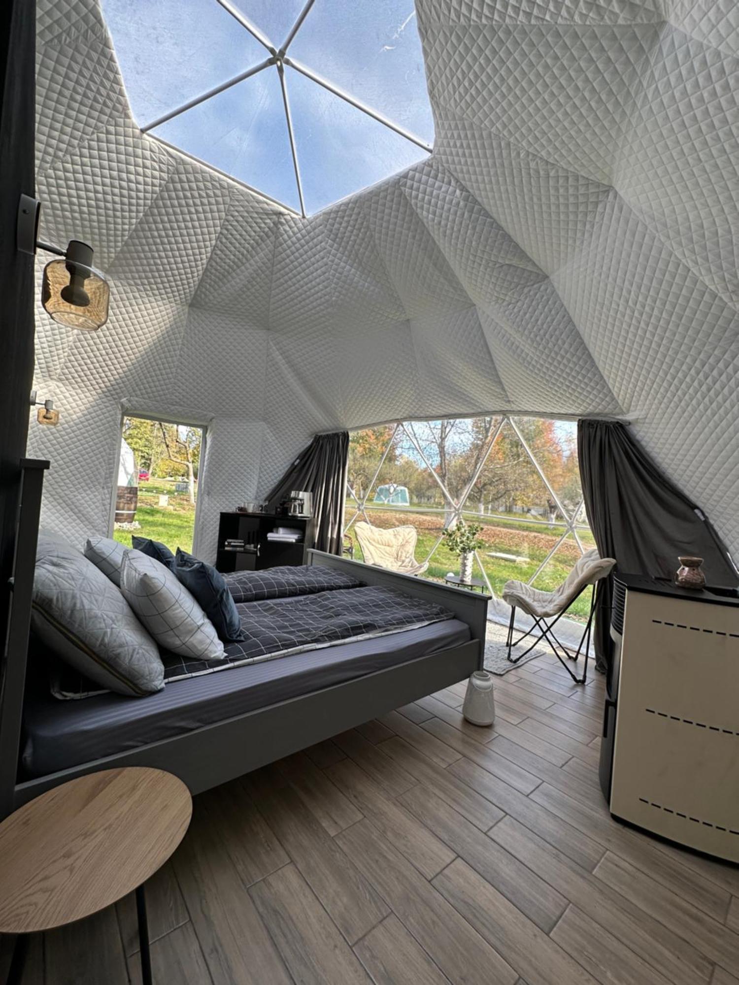 Hotel The Frog Glamping Horezu Esterno foto
