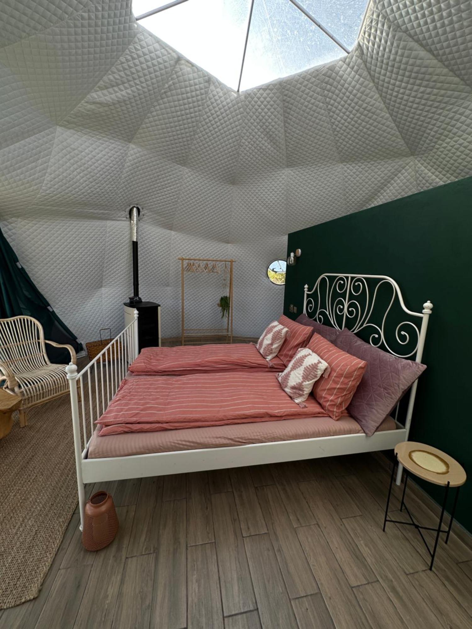 Hotel The Frog Glamping Horezu Esterno foto