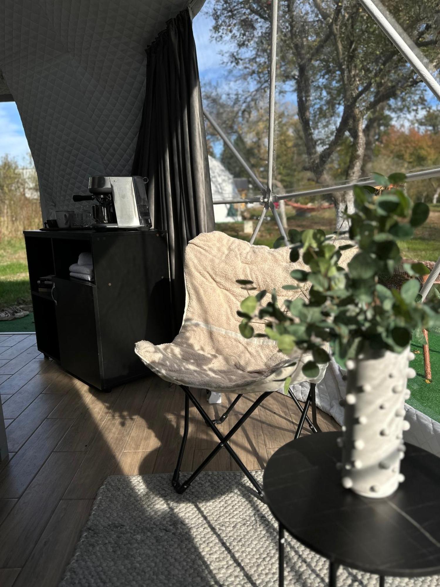 Hotel The Frog Glamping Horezu Esterno foto