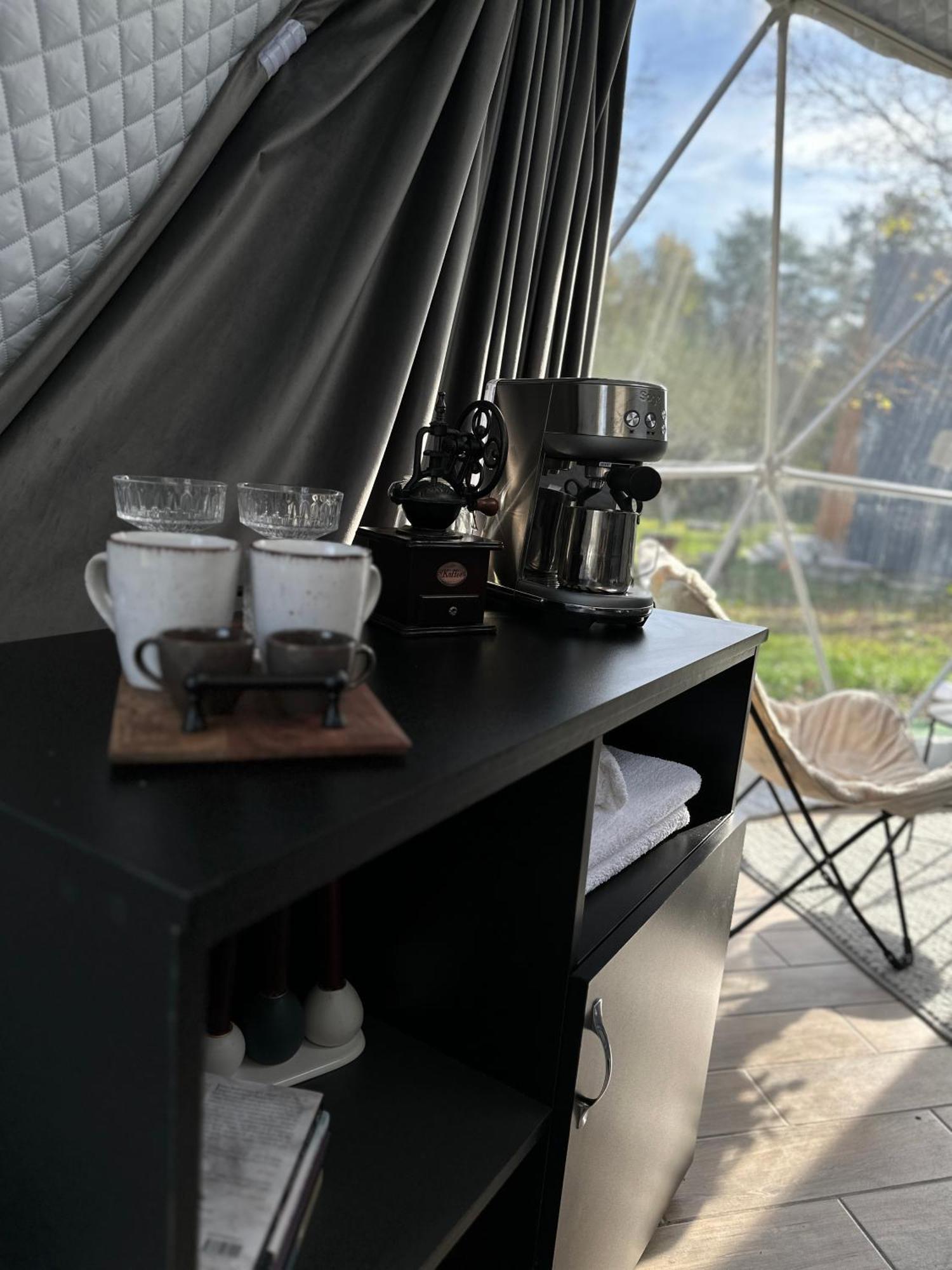 Hotel The Frog Glamping Horezu Esterno foto