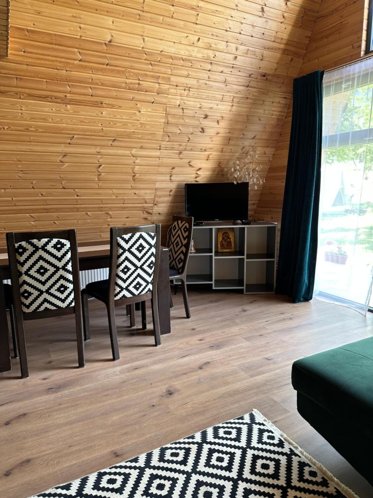 Hotel The Frog Glamping Horezu Esterno foto