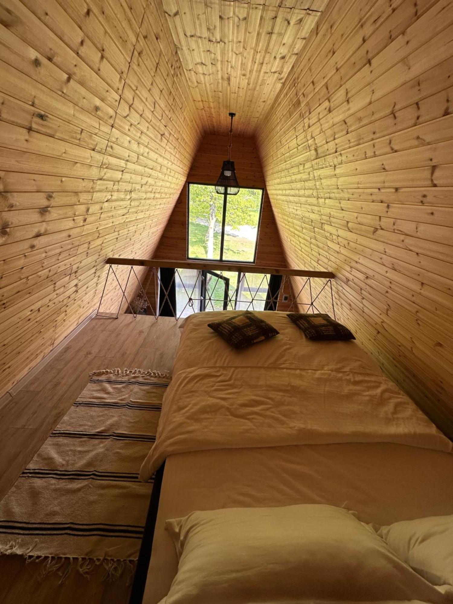 Hotel The Frog Glamping Horezu Esterno foto