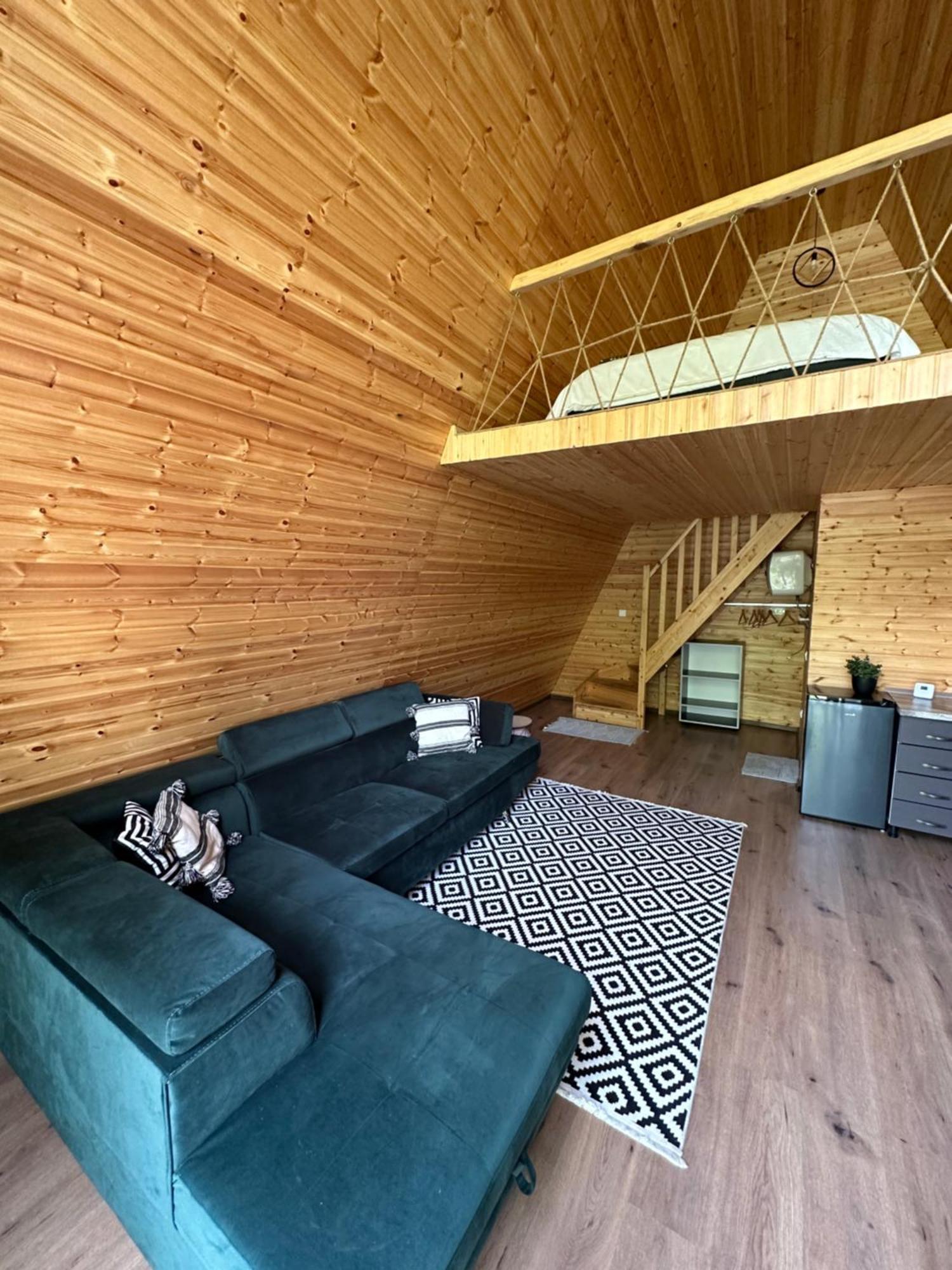 Hotel The Frog Glamping Horezu Esterno foto