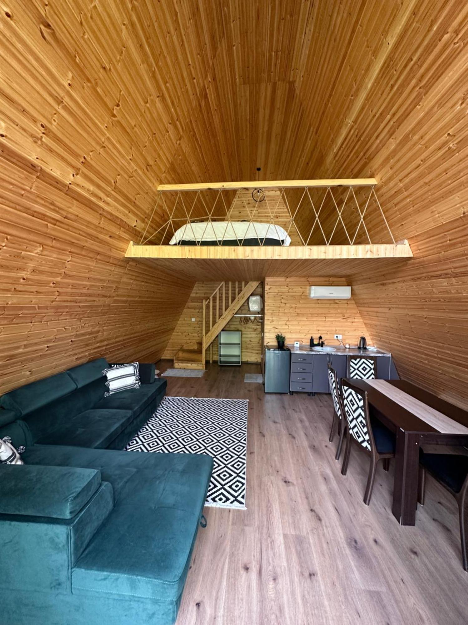 Hotel The Frog Glamping Horezu Esterno foto