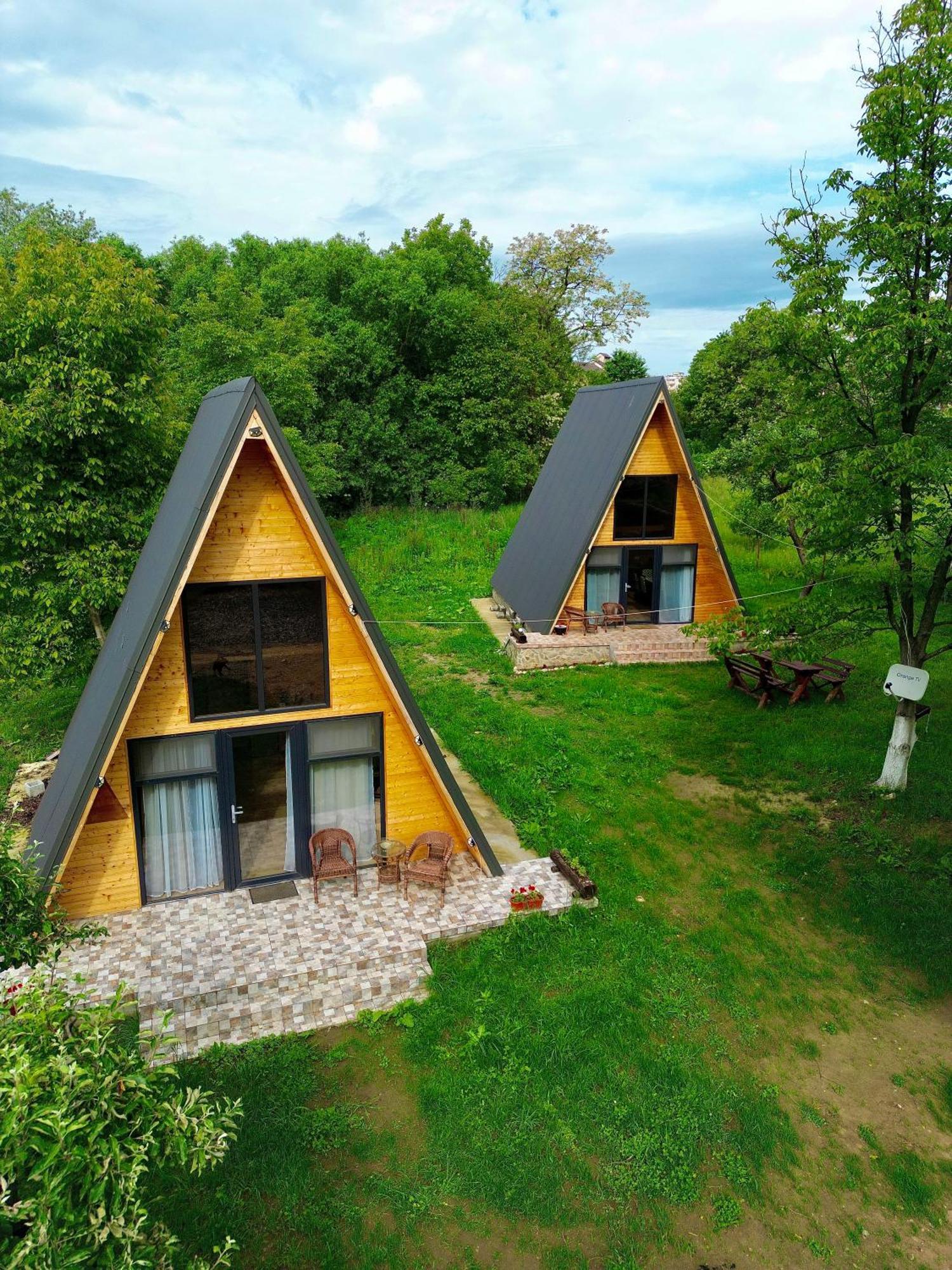 Hotel The Frog Glamping Horezu Esterno foto