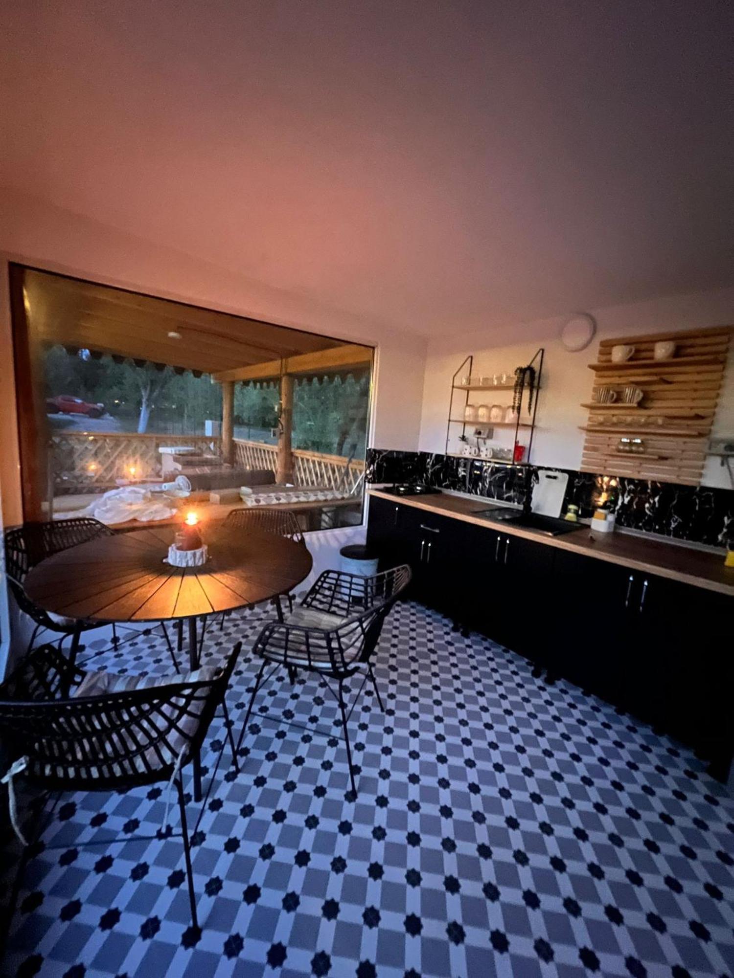 Hotel The Frog Glamping Horezu Esterno foto