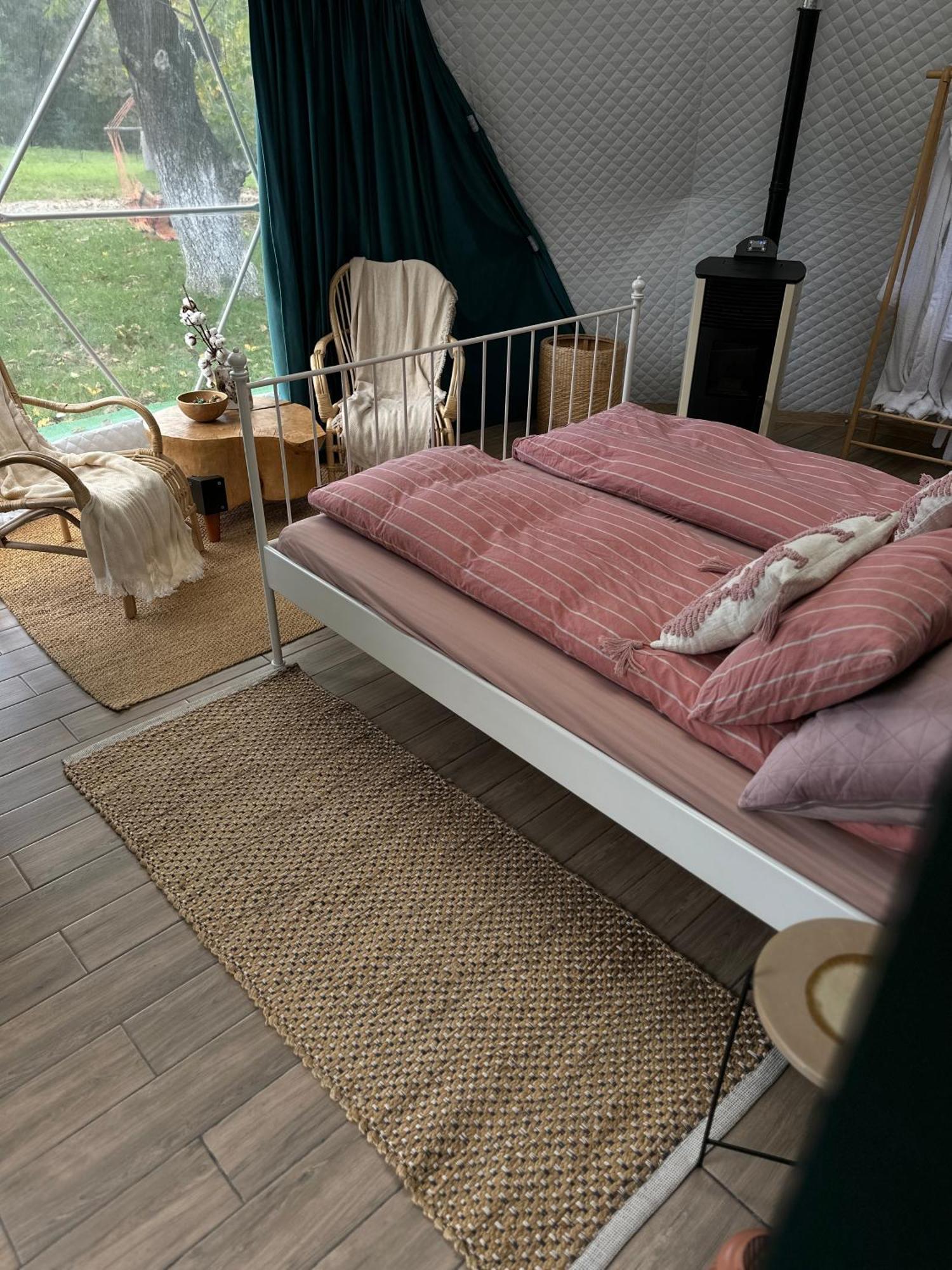 Hotel The Frog Glamping Horezu Esterno foto