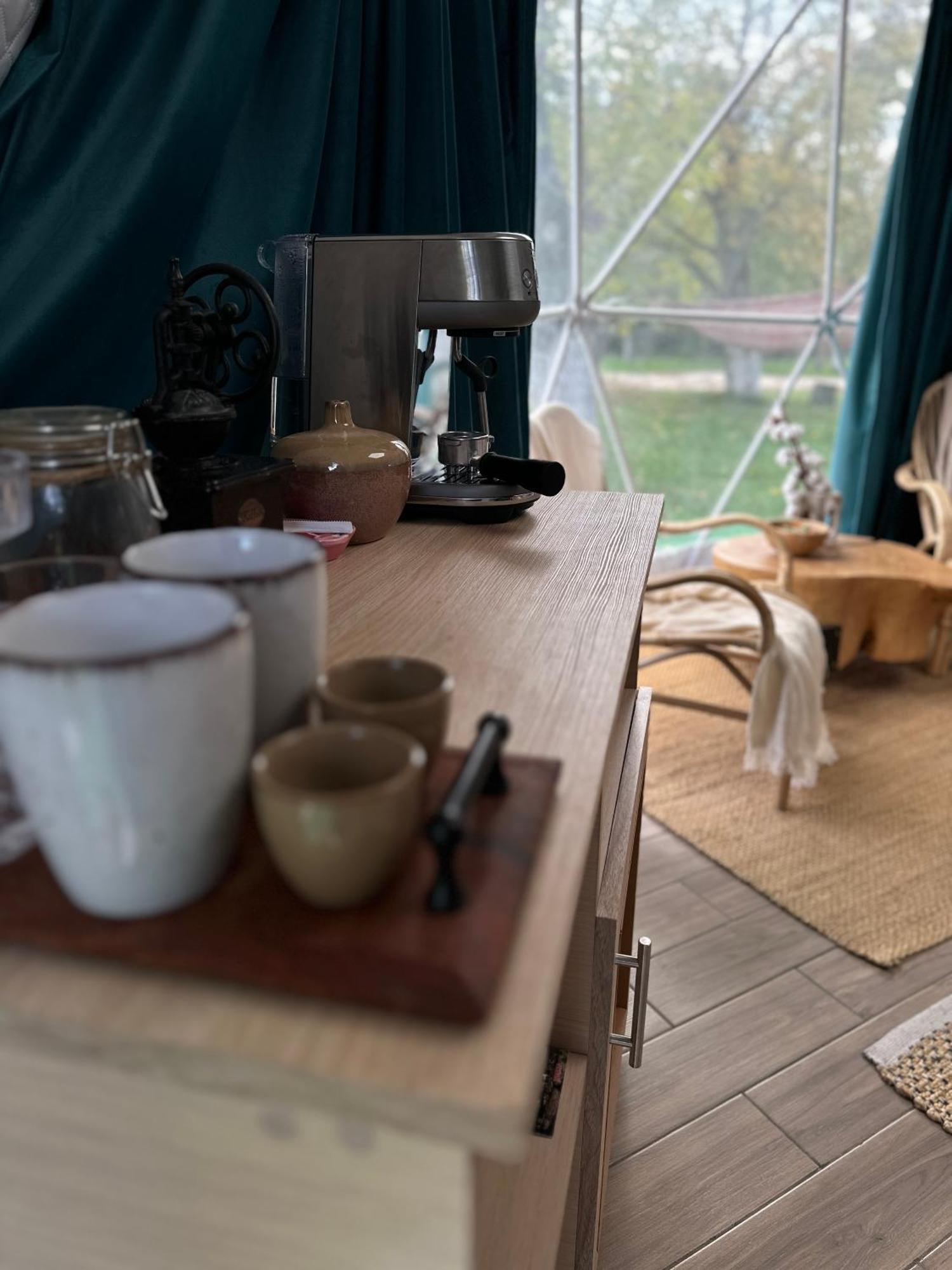 Hotel The Frog Glamping Horezu Esterno foto