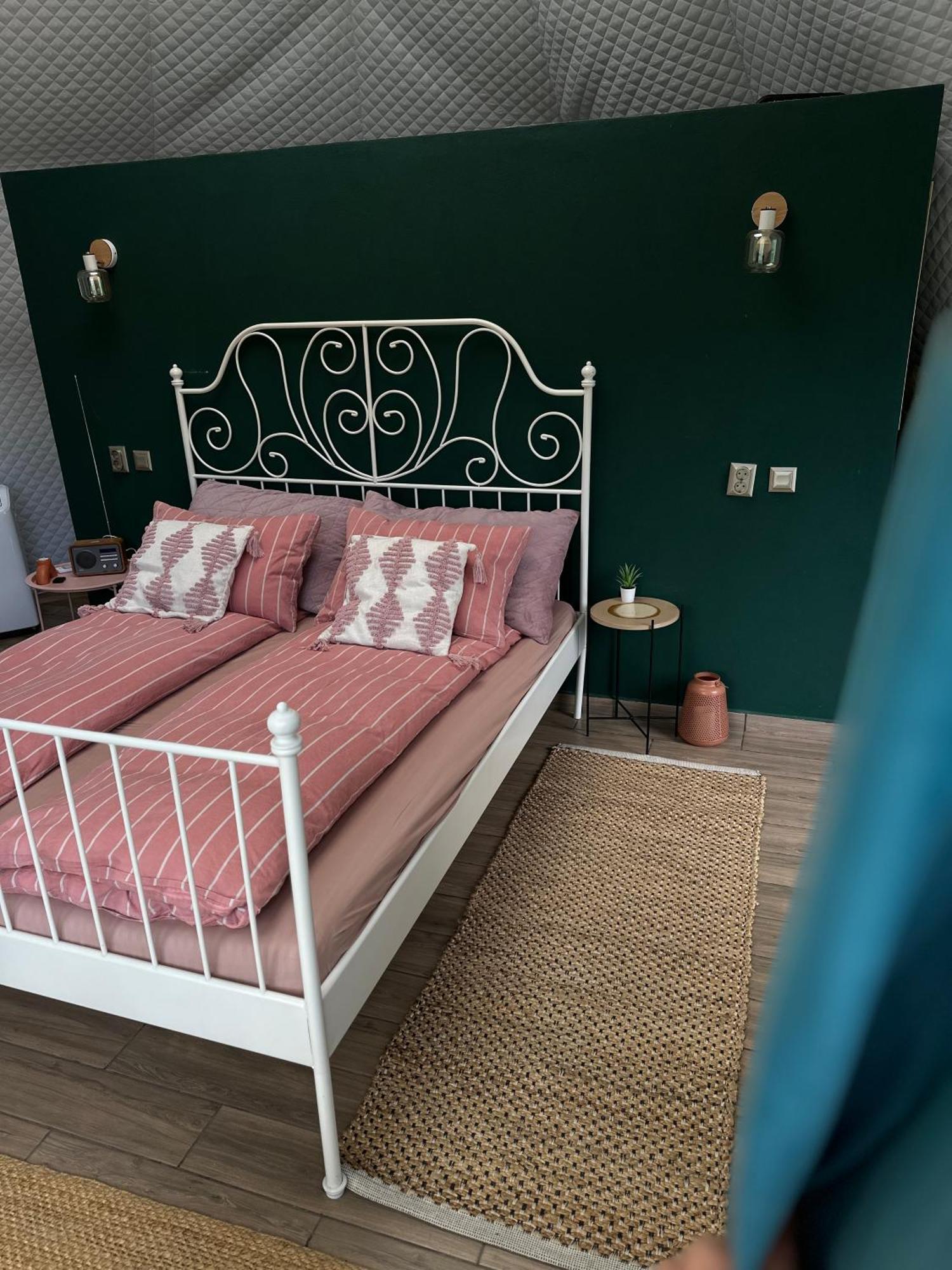 Hotel The Frog Glamping Horezu Esterno foto