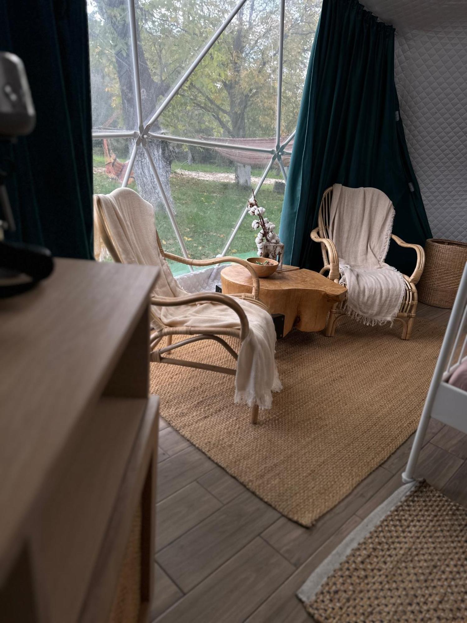 Hotel The Frog Glamping Horezu Esterno foto