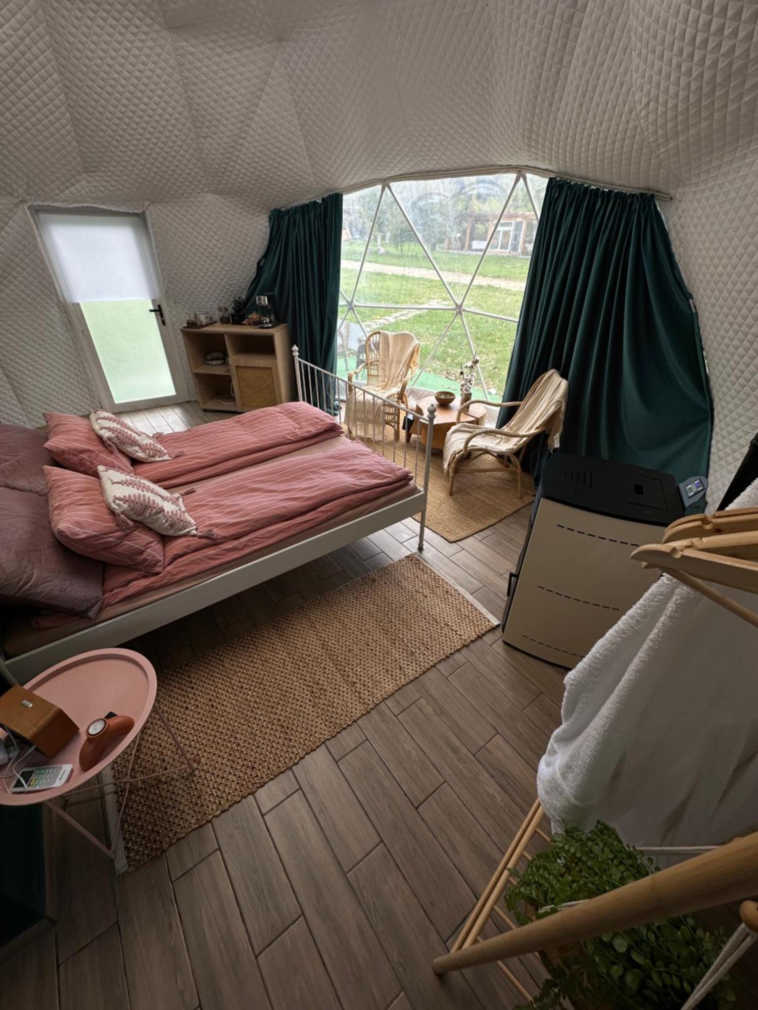 Hotel The Frog Glamping Horezu Esterno foto