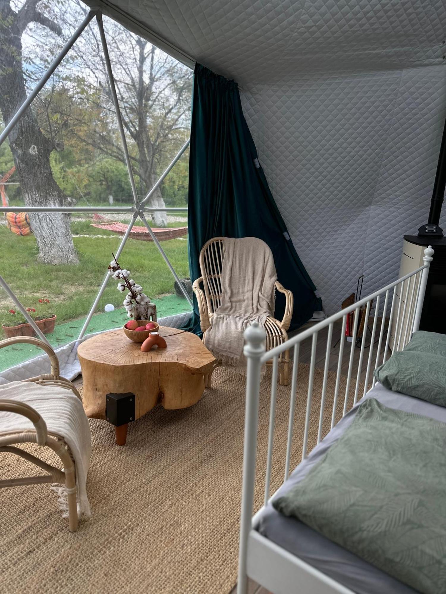 Hotel The Frog Glamping Horezu Esterno foto