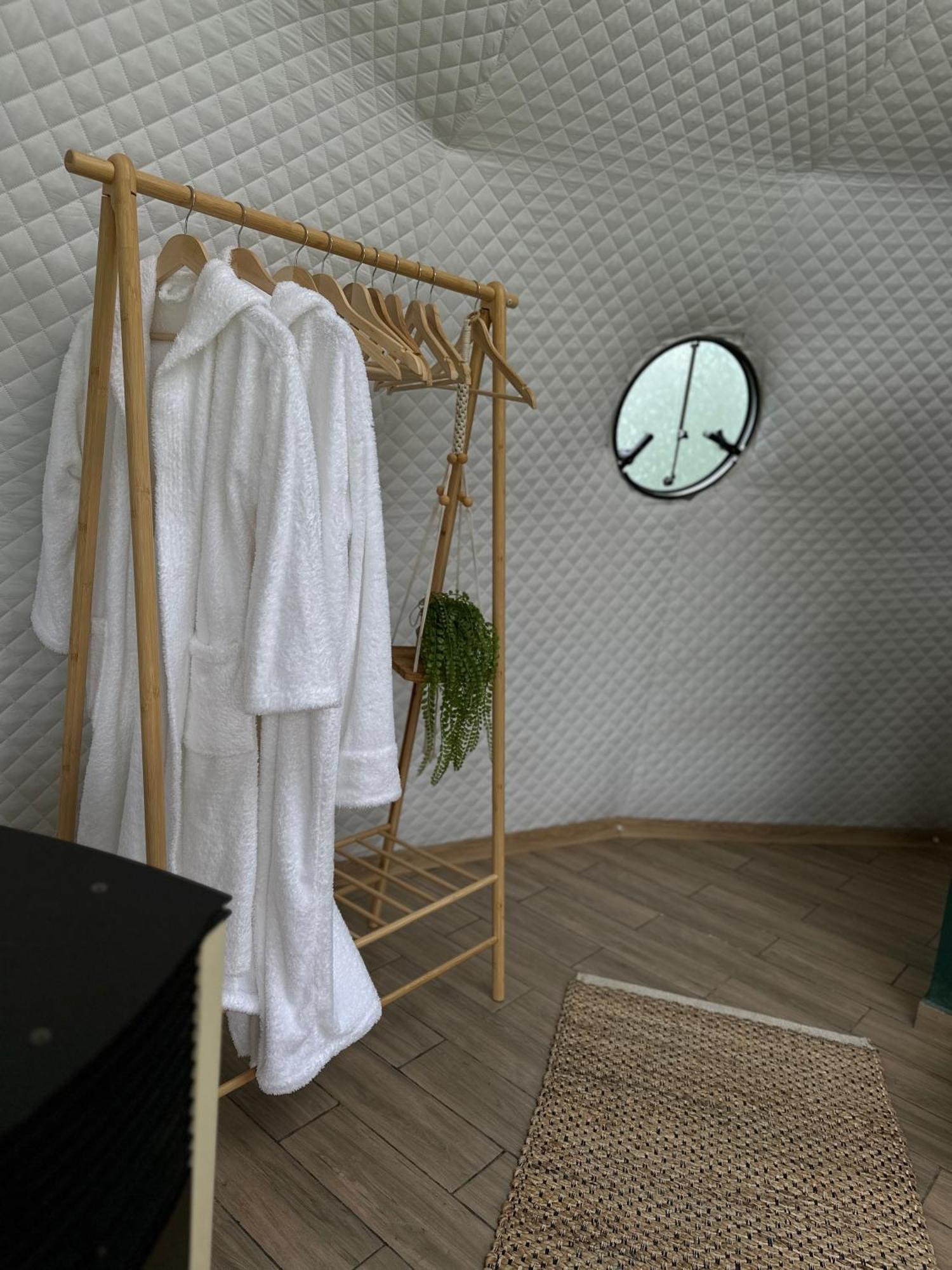 Hotel The Frog Glamping Horezu Esterno foto