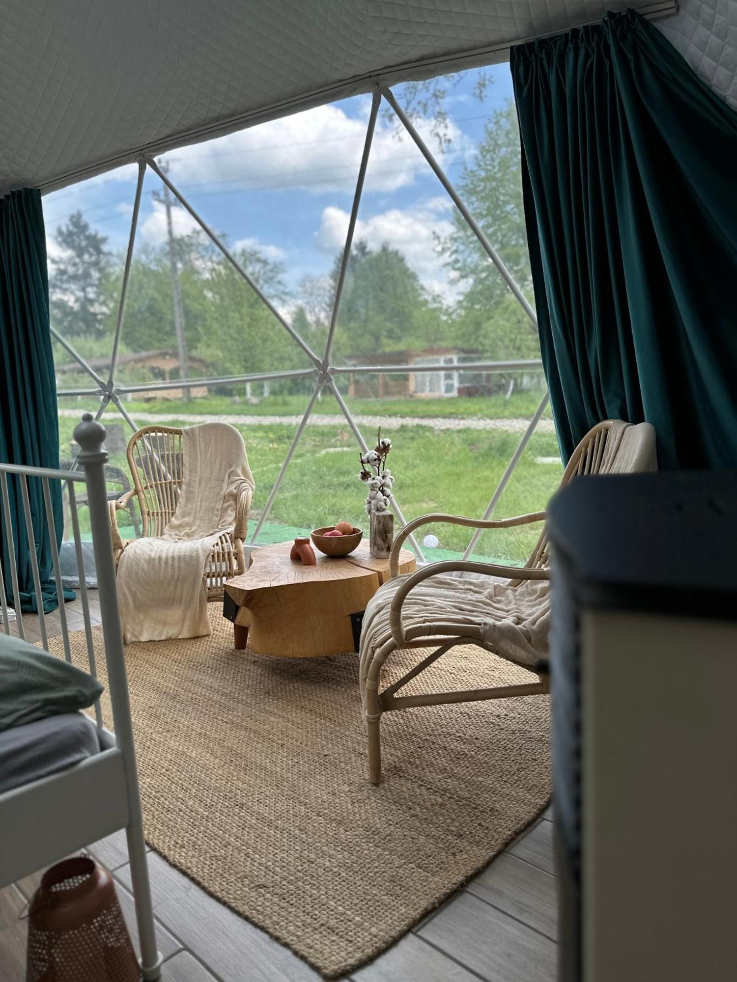 Hotel The Frog Glamping Horezu Esterno foto