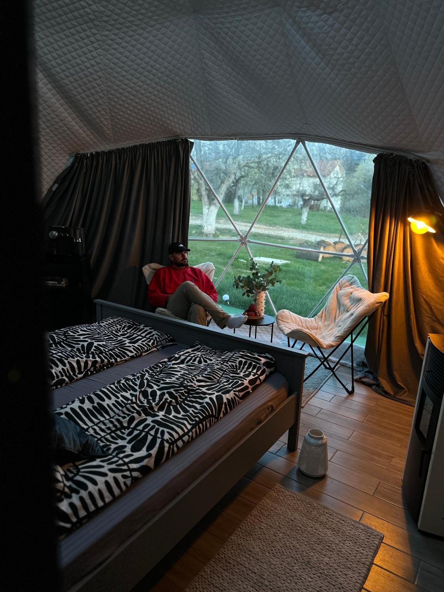 Hotel The Frog Glamping Horezu Esterno foto