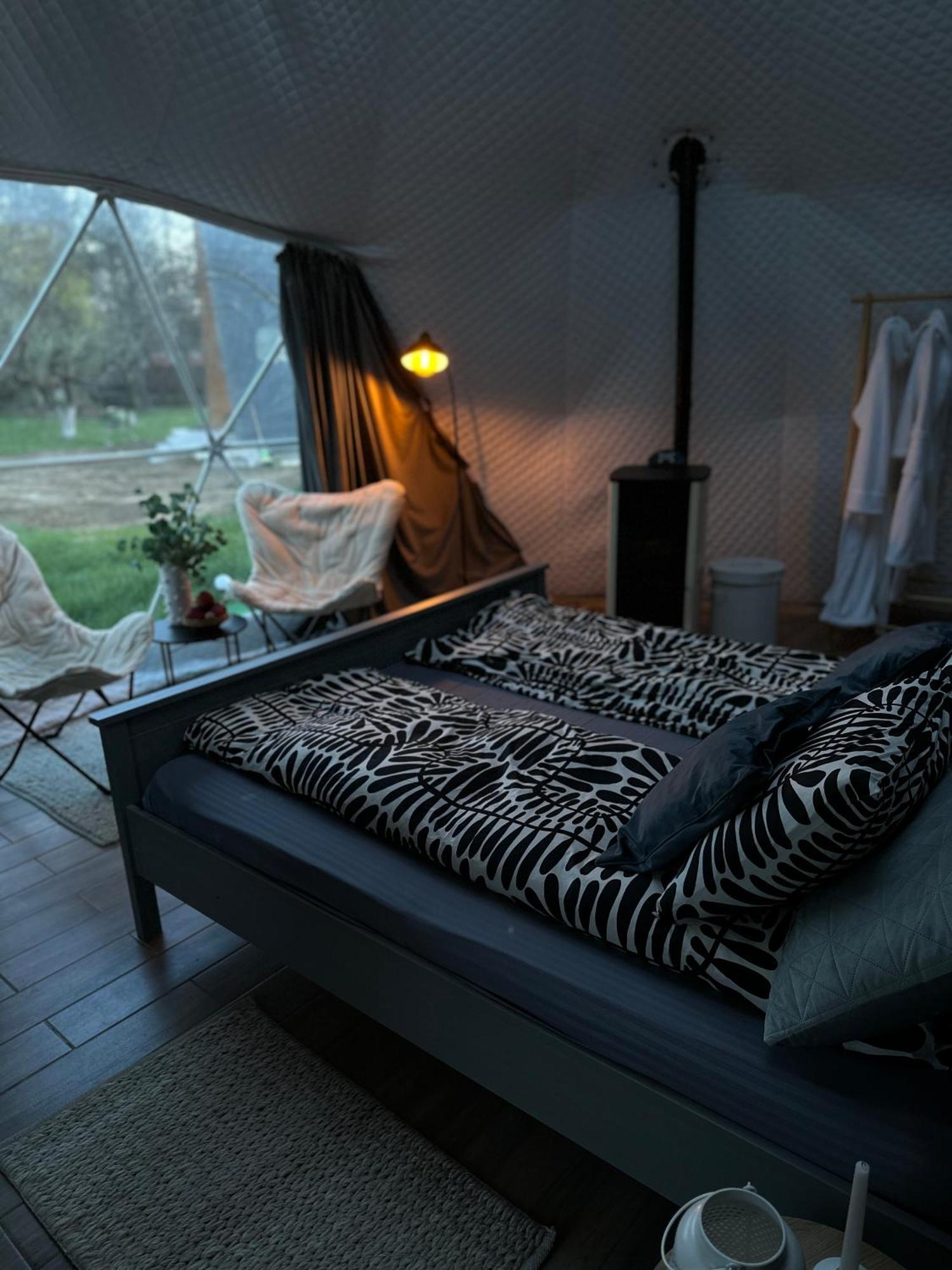 Hotel The Frog Glamping Horezu Esterno foto