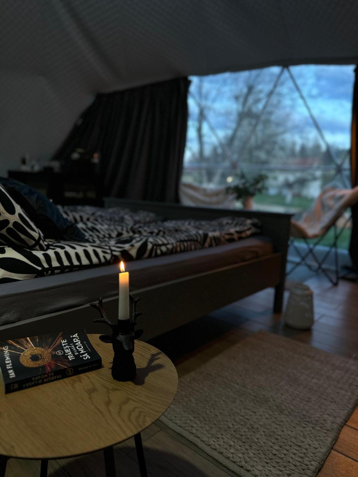 Hotel The Frog Glamping Horezu Esterno foto