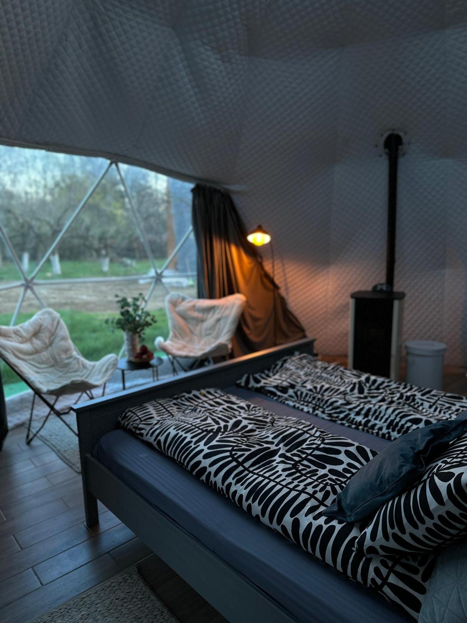 Hotel The Frog Glamping Horezu Esterno foto